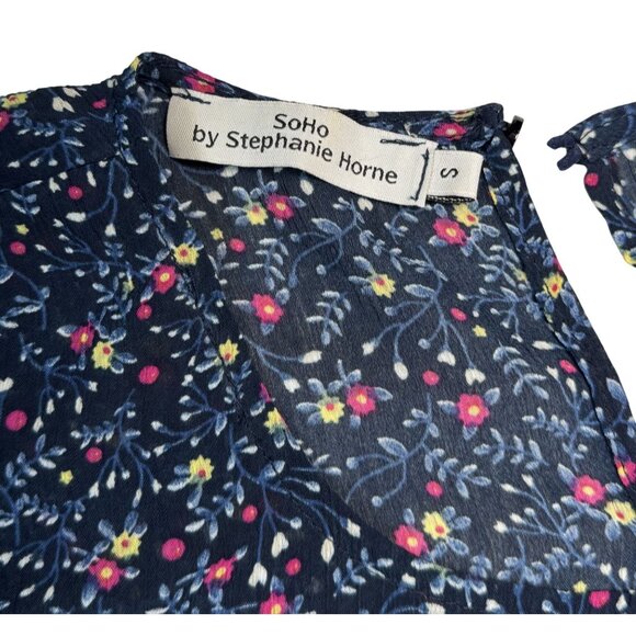Soho By Stephanie Horne Size Small Blous Womens Navy Floral Print Smocked Waist - Picture 4 of 6